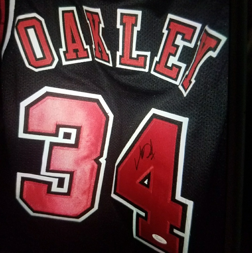 Signed Charles Oakley Oaktree Bulls jersey